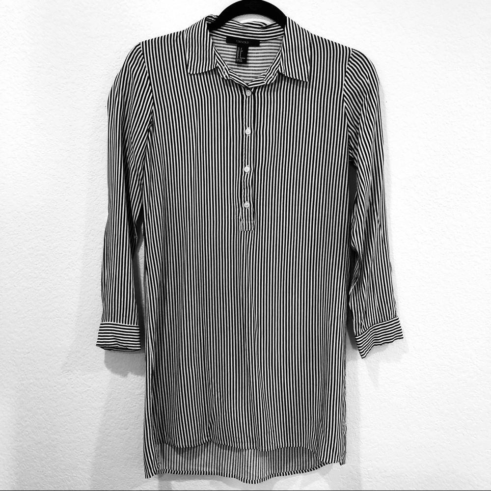 5 FOR $25 ⭐️ Black & White Striped Blouse